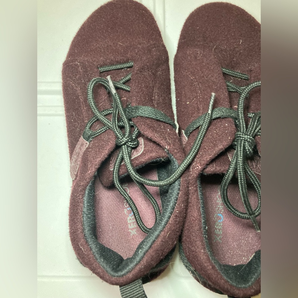 Xero Womens burgundy shoes! - Picture 4 of 12